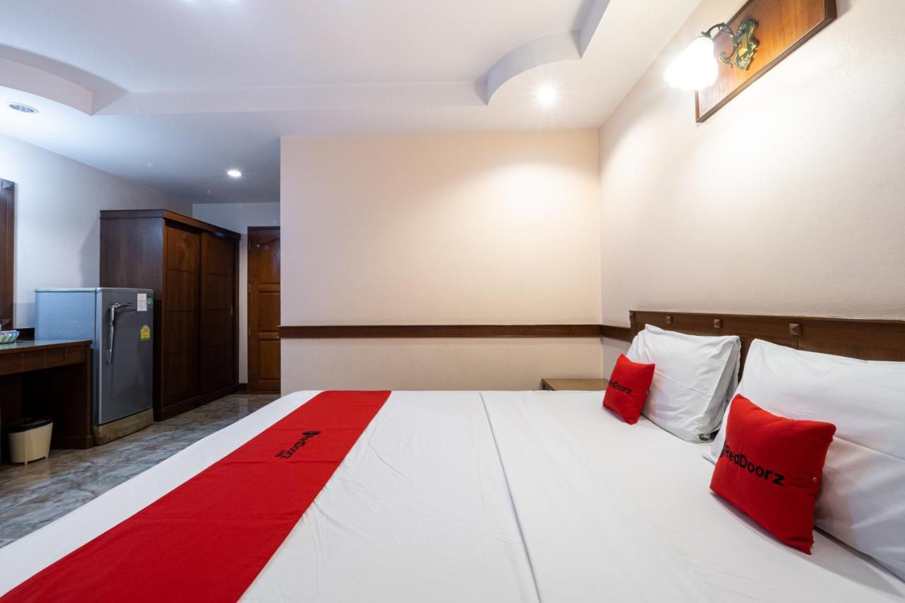 Reddoorz Navin Mansion 3 Pattaya Hotell Eksteriør bilde