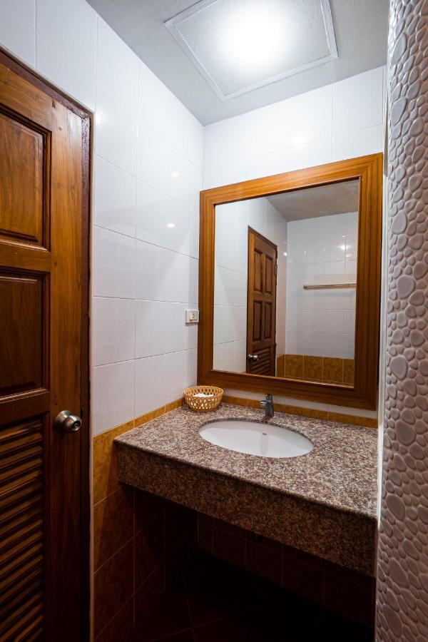 Reddoorz Navin Mansion 3 Pattaya Hotell Eksteriør bilde